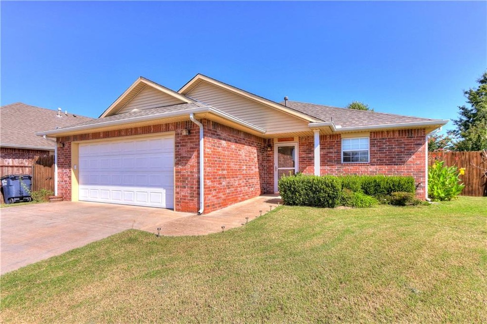 1918 Ridge Crest Dr, Shawnee, OK 74804 - photo 1
