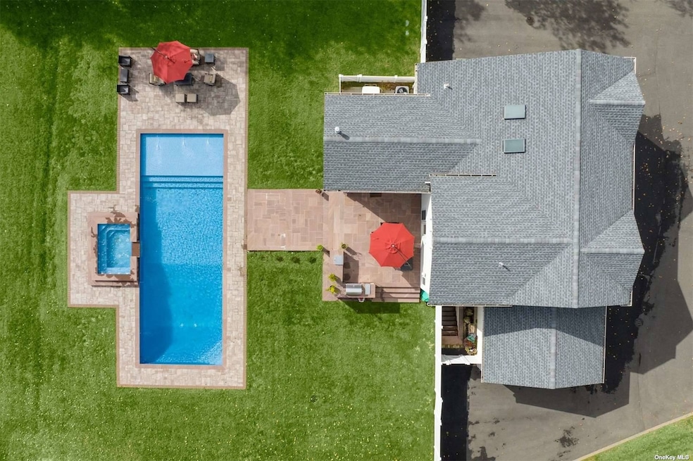 Sold $1,700,000 • Co-Listing Agent