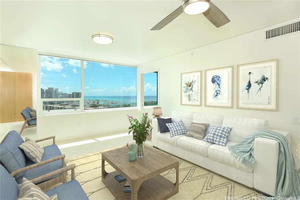 Light bright living room! Sit and watch the boats 