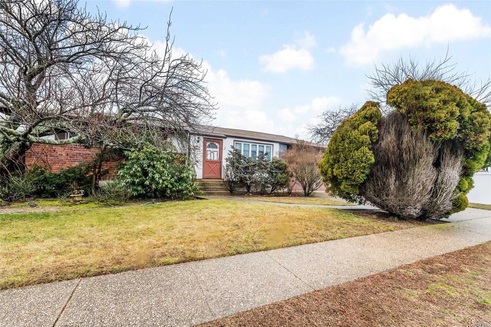 2682 Bayview Ave, Wantagh, NY 11793 - photo 1