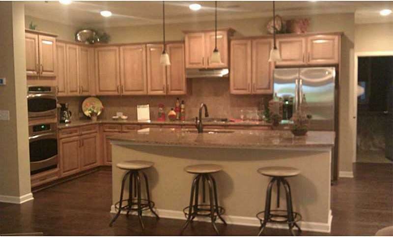 Kitchen. Elegant Kitchen! Perfect for Entertaining