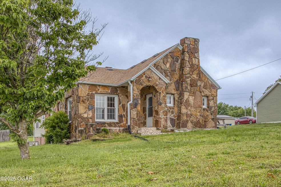 2502 S Tyler-1