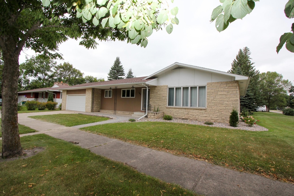 303 W 1st St, Argyle, MN 56713 - photo 1