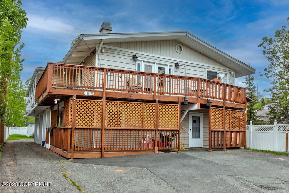 1819RogersParkCourt_001