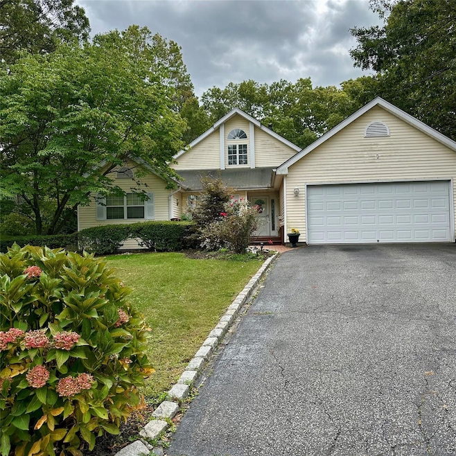 4 Thunderbird Ct, Shoreham, NY 11786 - photo 1