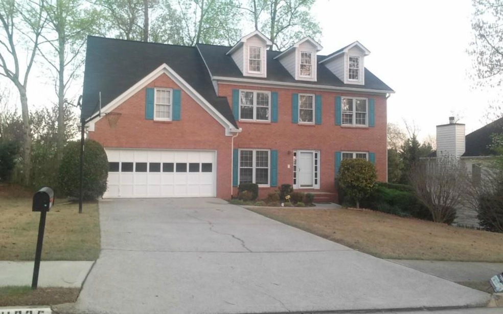 Front View - Level Drive Way