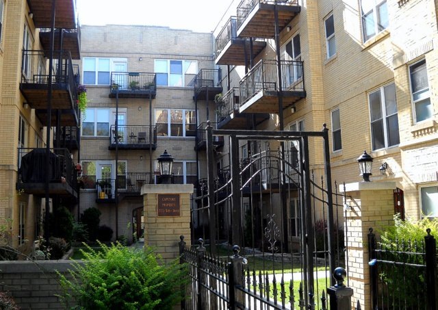 Beautiful Vintage Courtyard Building - Gated Entry