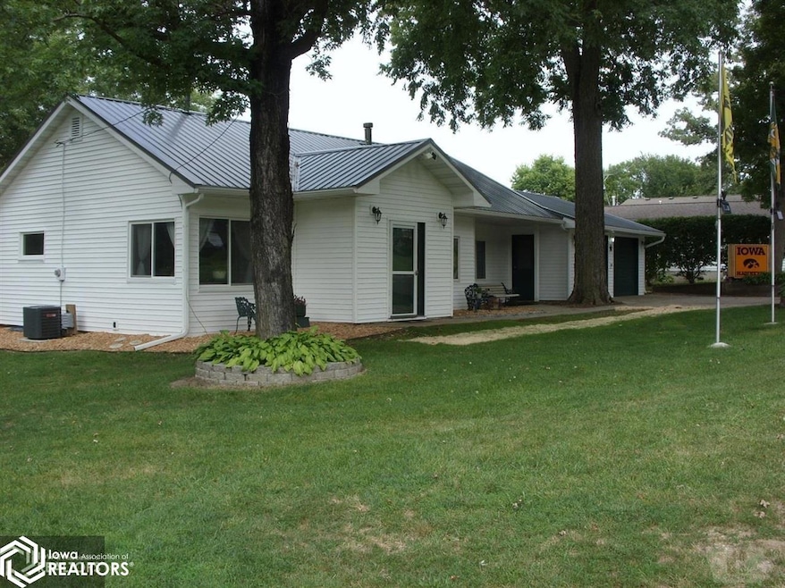 3318 Highway F 48 W, Newton, IA 50208 - photo 1