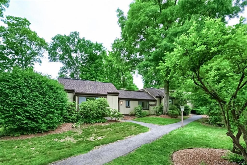 627 Heritage Village unit A, Southbury, CT 06488 - photo 1