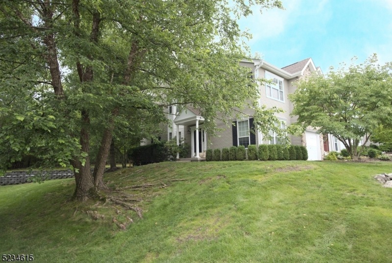 561 Adirondack Ct, Mahwah, NJ 07430 - photo 1