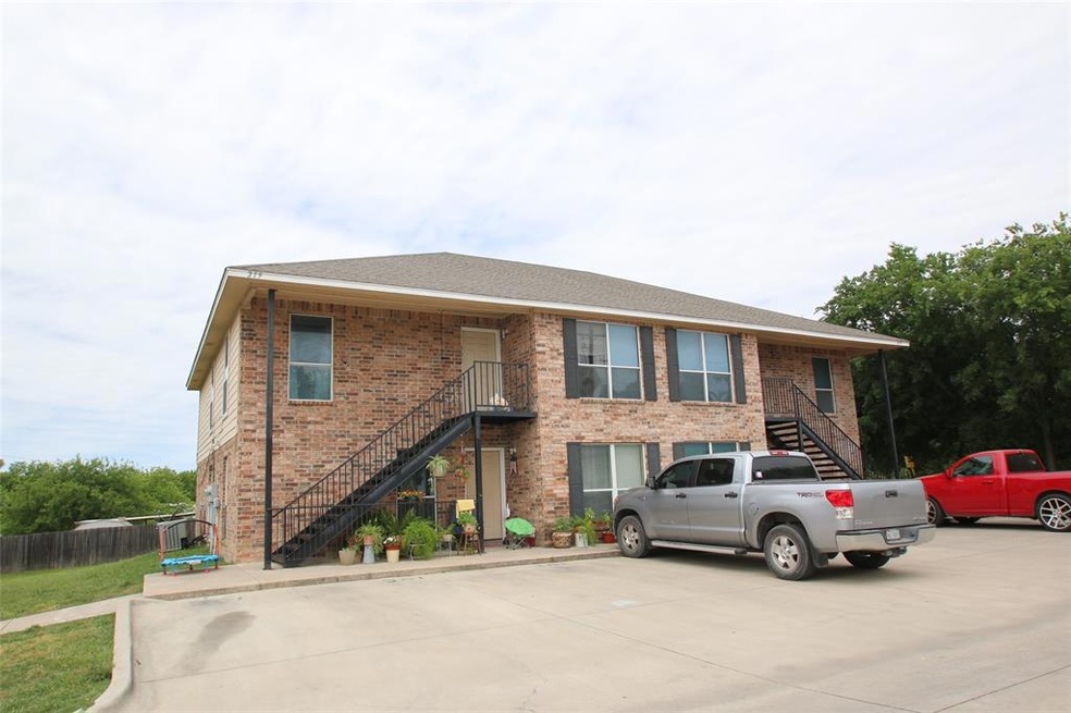 219 N Denton St, Weatherford, TX 76086 - photo 1