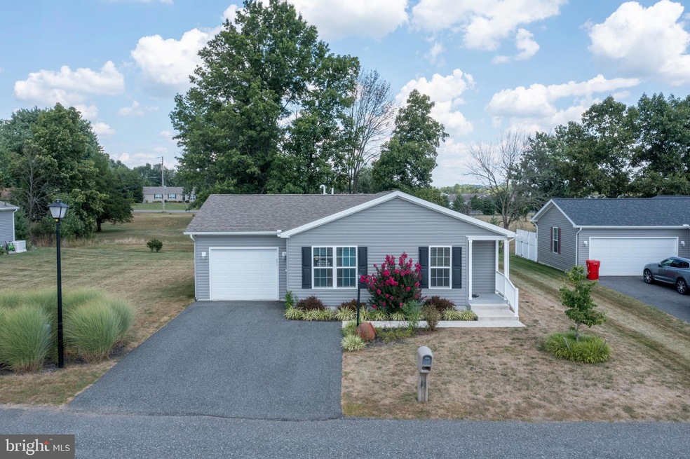 59 Cormorant Dr, Bechtelsville, PA 19505 - photo 1