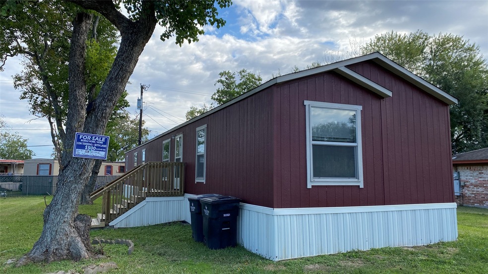 919 Dyche Ln, Alvin, TX 77511 - photo 1