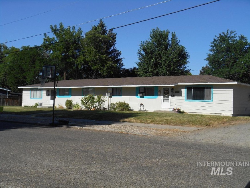 703 W 5th St, Weiser, ID 83672 - photo 1