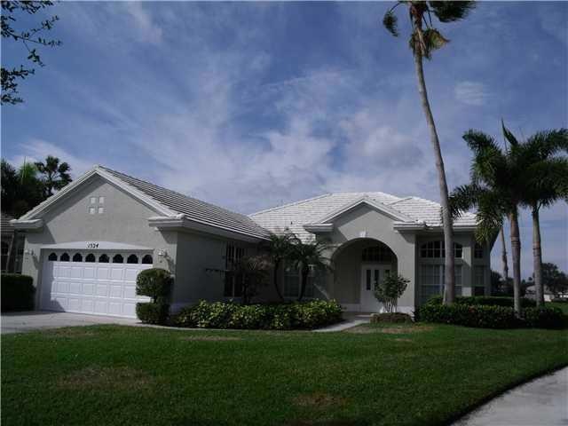 Kitchen. Enjoy the morning coffee in this very welcoming kitchen morning room