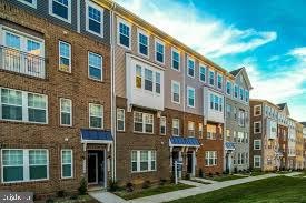 2707 Duvall Ridge Rd, Hyattsville, MD 20785 - photo 1