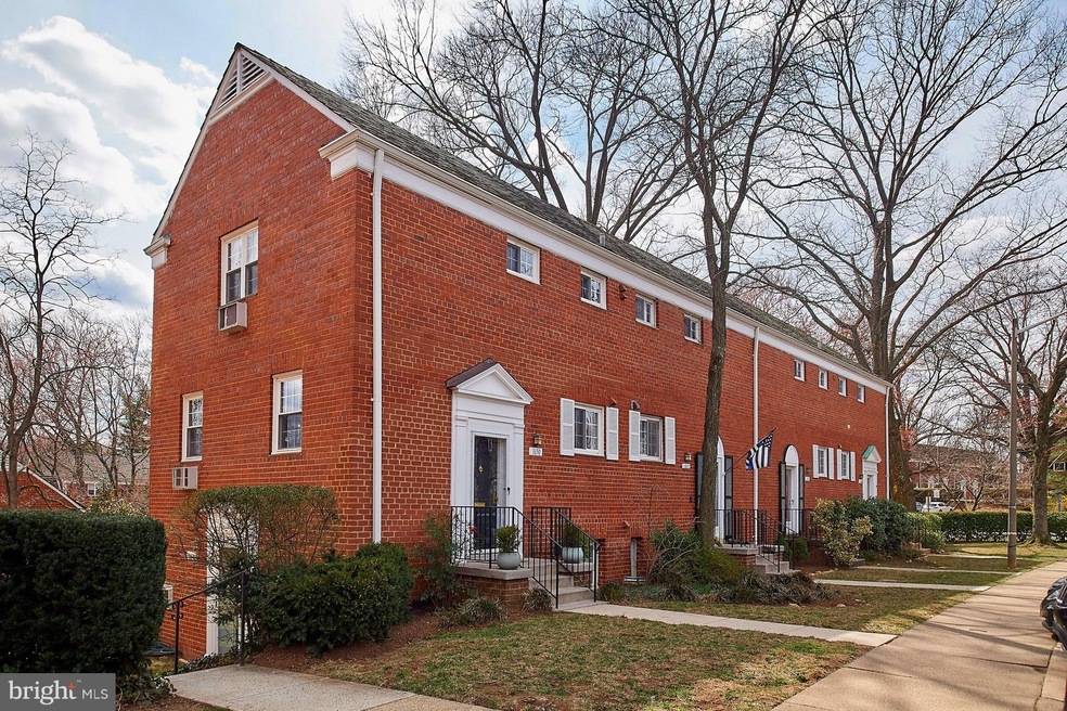 1650 Mount Eagle Place unit 1650, Alexandria, VA 22302 - photo 1