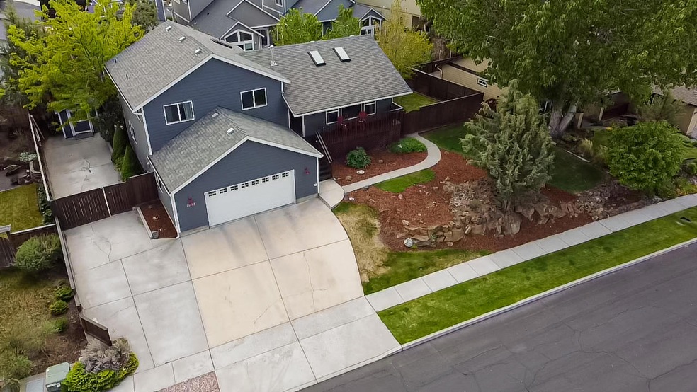 20765 Double Peaks Dr, Bend, OR 97701 - photo 1