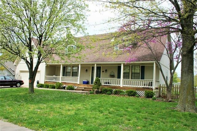 604 Cedar Dr, Raymore, MO 64083 - photo 1