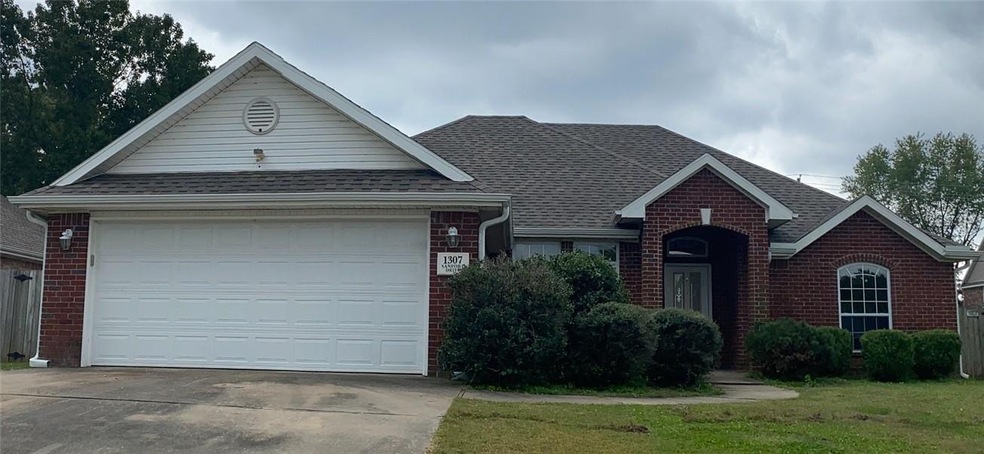 1307 Sanford Dr, Bentonville, AR 72712 - photo 1