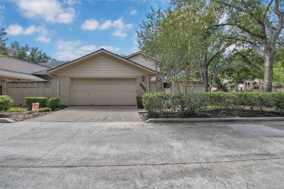 8009 Oakwood Forest Dr, Houston, TX 77040 - photo 1