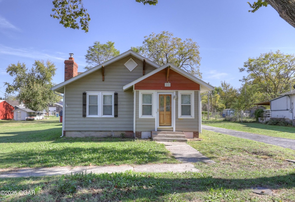 213 N Picher Ave, Joplin, MO 64801 - photo 1