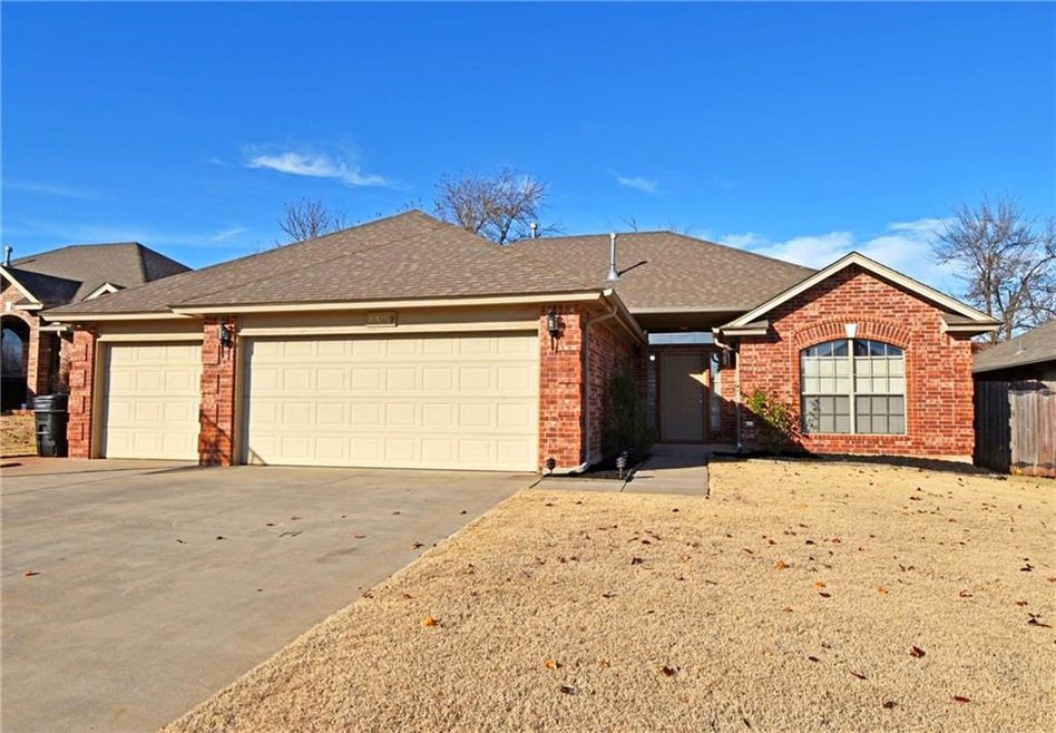 2309 NE 7th St, Moore, OK 73160 - photo 1