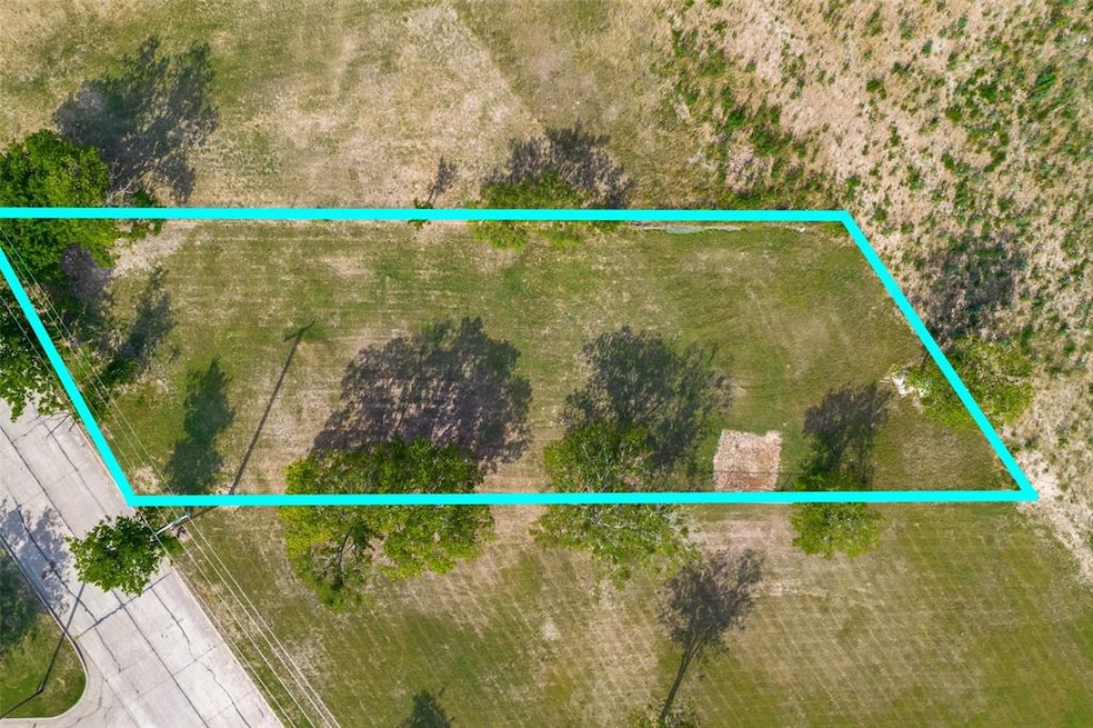 702 Crisp Rd, Ennis, TX 75119 - photo 1