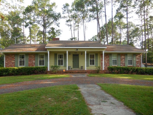 618 Ridgewood Dr, Douglas, GA 31533 - photo 1