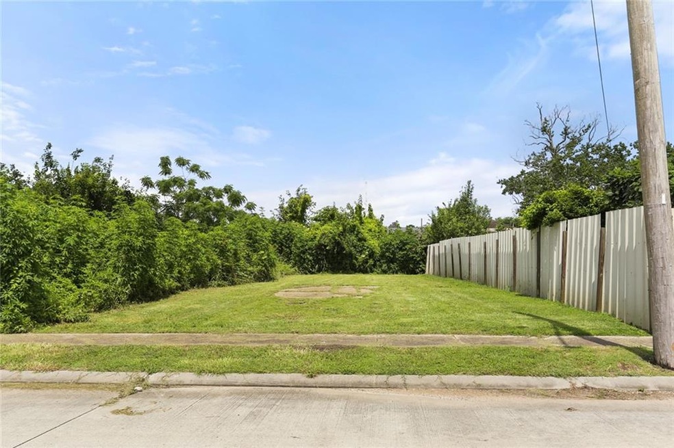 31x106 (3,286 sqft)