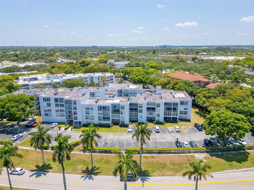 6923 Cypress Rd unit A15, Plantation, FL 33317 - photo 1