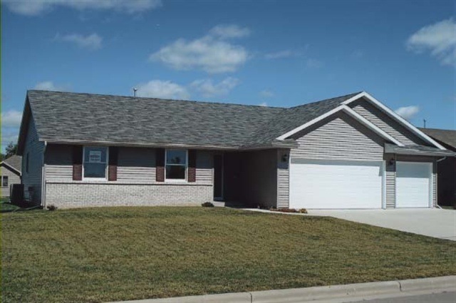 1614 Redwood Dr, Janesville, WI 53546 - photo 1