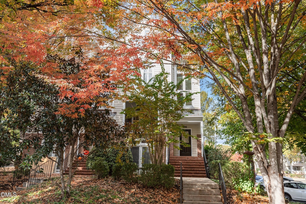 1120 Parkridge Ln unit 102, Raleigh, NC 27605 - photo 1