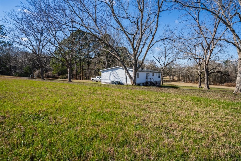 301 Robin Rd, Alma, GA 31510 - photo 1