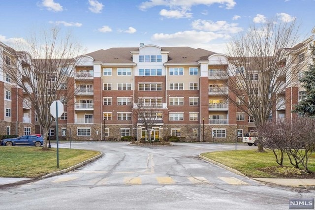 6417 Warrens Way, Wanaque, NJ 07465 - photo 1