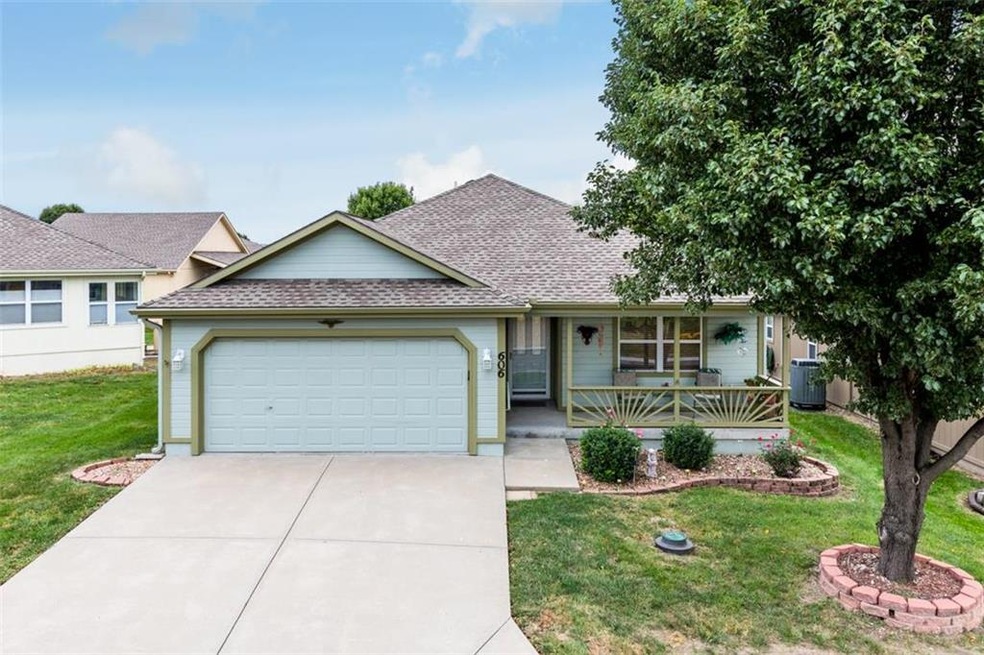 606 Twilight Dr, Raymore, MO 64083 - photo 1