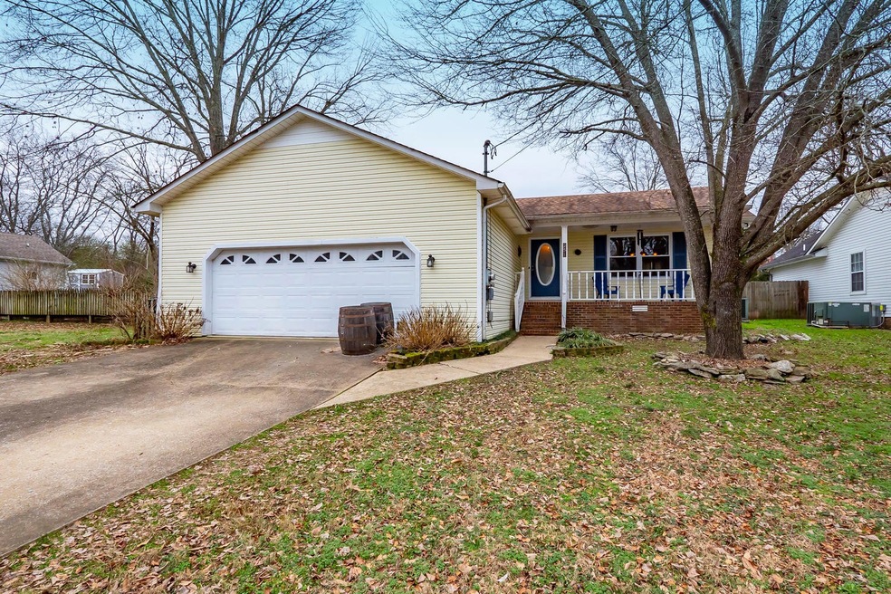 251 Valley Dr, Columbia, TN 38401 - photo 1