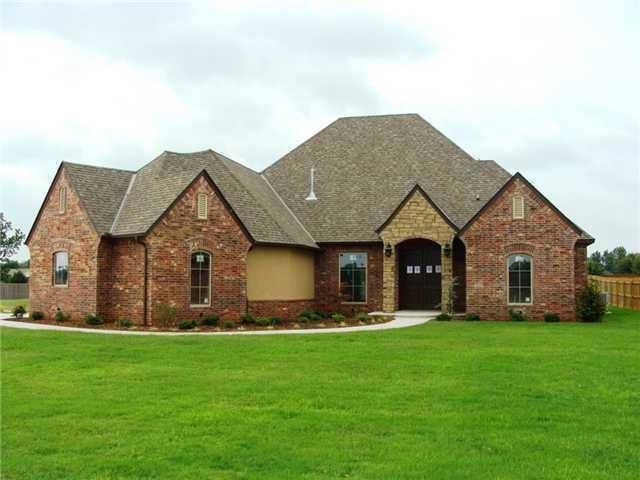 Exterior Front. Beautiful home in Magnolia Trace! 