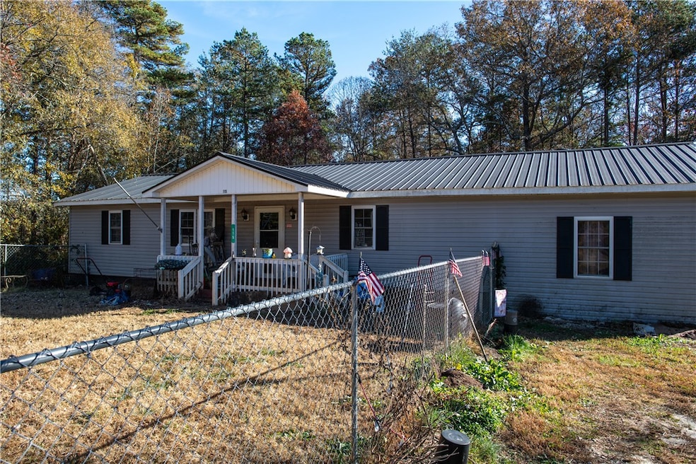 115 Mcnair Dr, Westminster, SC 29693 - photo 1