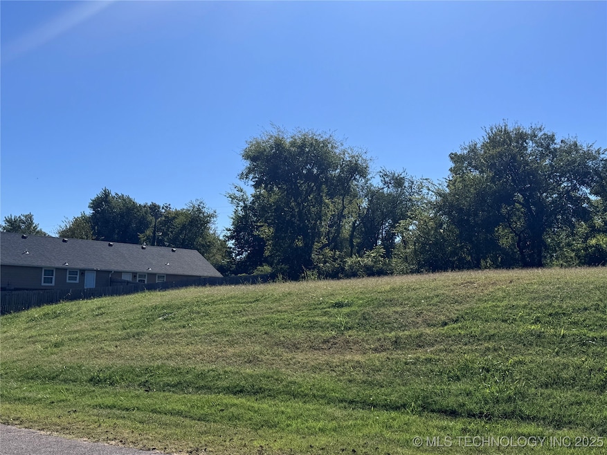 1030 N Hickory St, Ada, OK 74820 - photo 1
