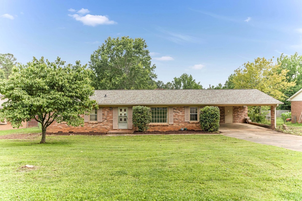 207 Oakmont Dr, Boiling Springs, SC 29316 - photo 1