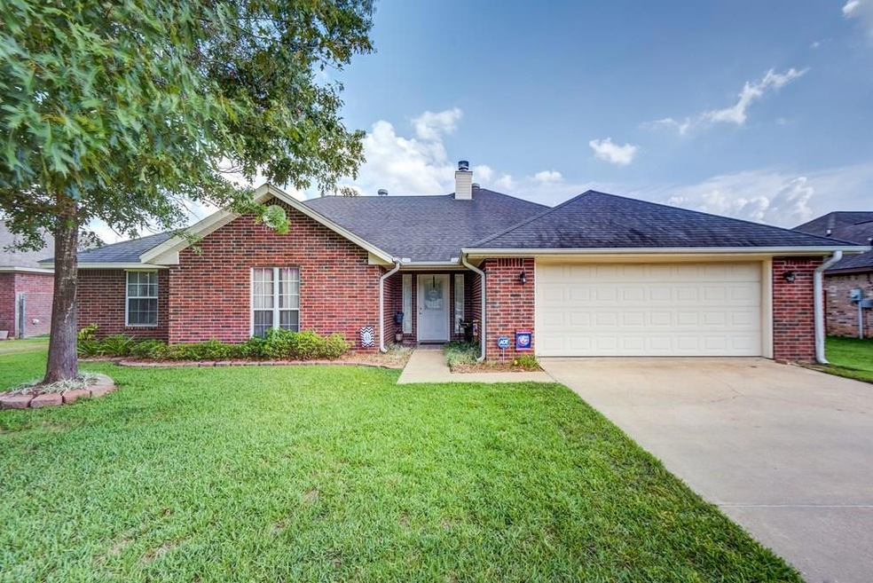 391 Ashwood Bend, Lufkin, TX 75904 - photo 1