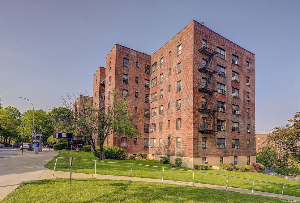 2610 Union St unit 6F, Flushing, NY 11354 - photo 1