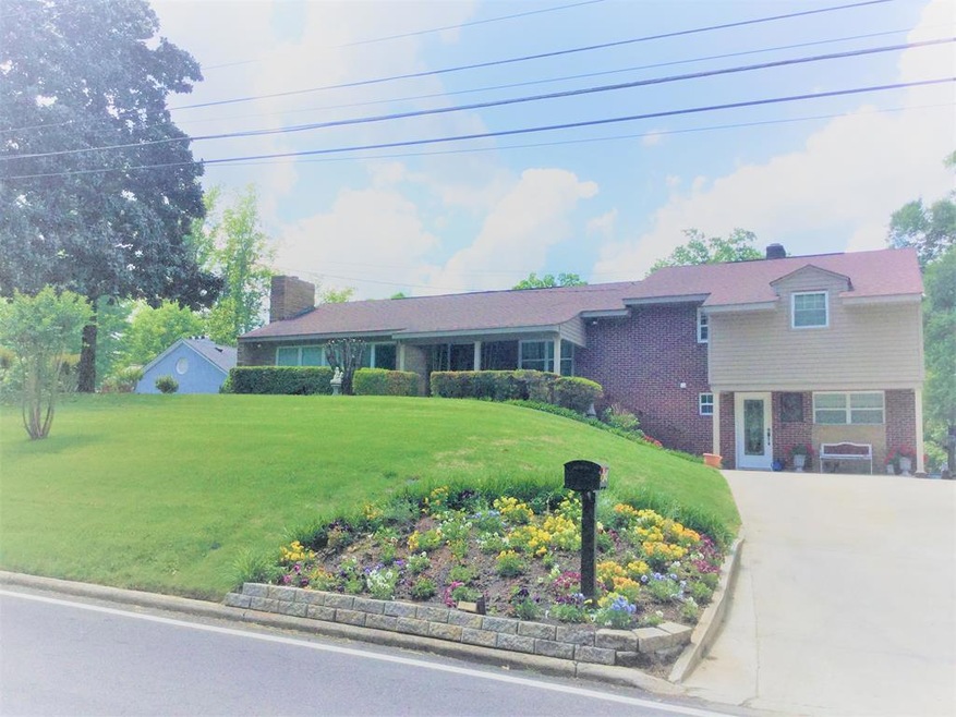 1022 E Lakeshore Dr, Dalton, GA 30720 - photo 1