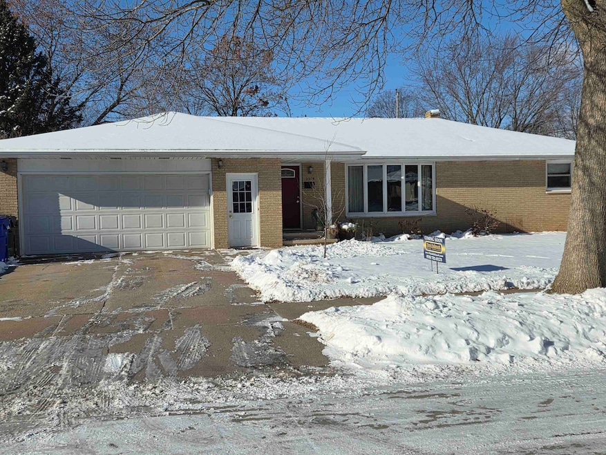 2205 Welhouse Dr, Kaukauna, WI 54130 - photo 1