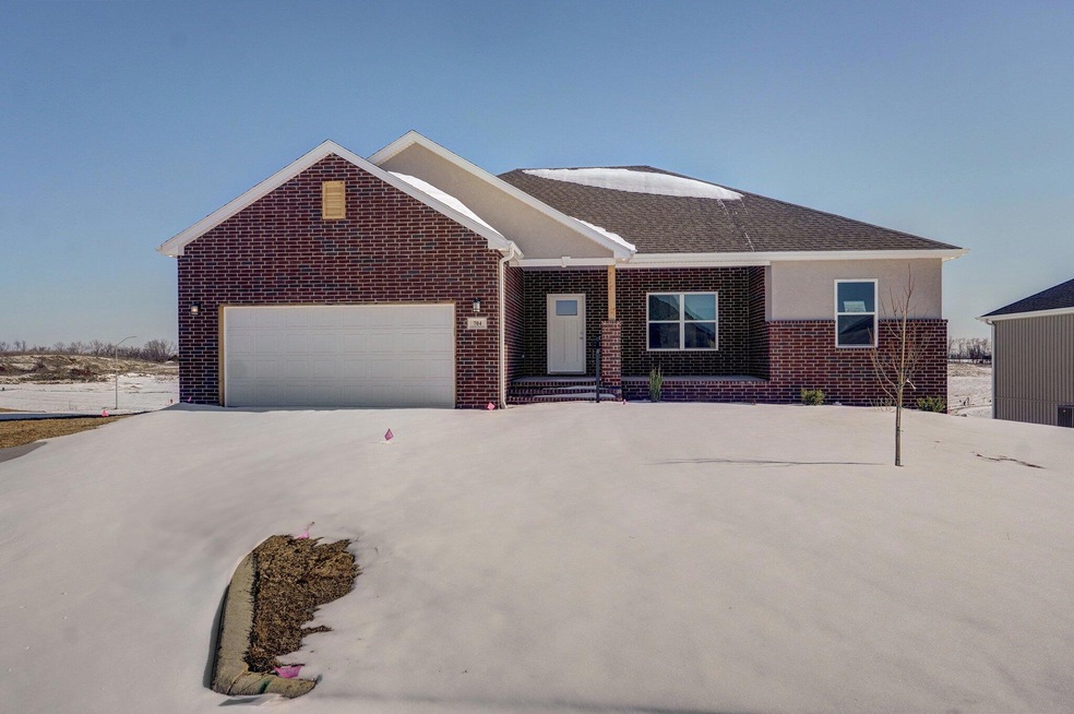 704 N Quantum Ct, Nixa, MO 65714 - photo 1