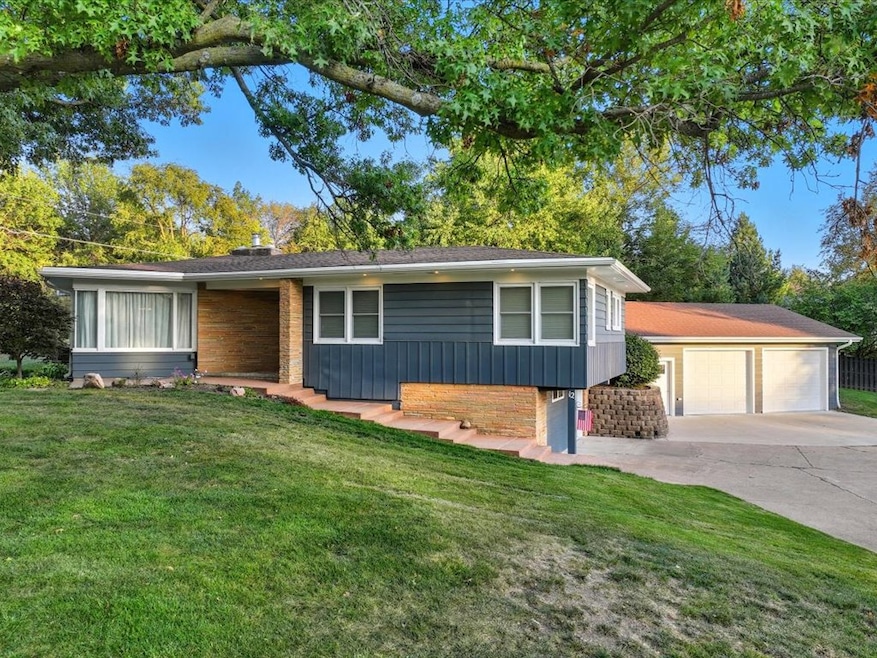 12 Mayridge Dr, Shenandoah, IA 51601 - photo 1