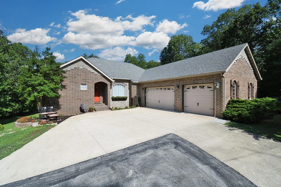 2055 W Stonegate Ln, Nixa, MO 65714 - photo 1