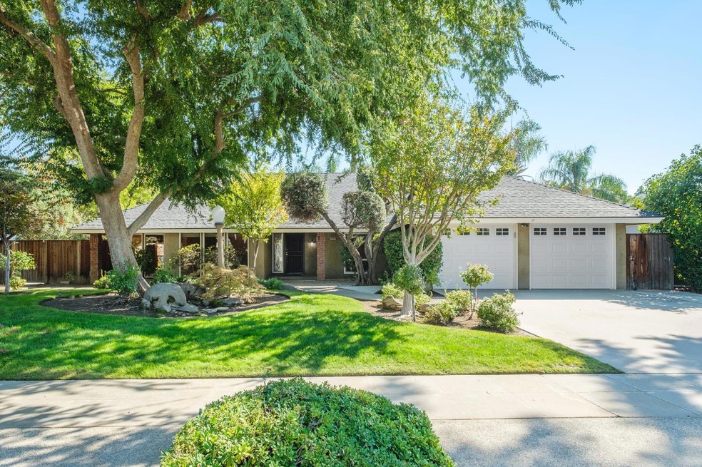 8844 N Ione Ave, Fresno, CA 93720 - photo 1