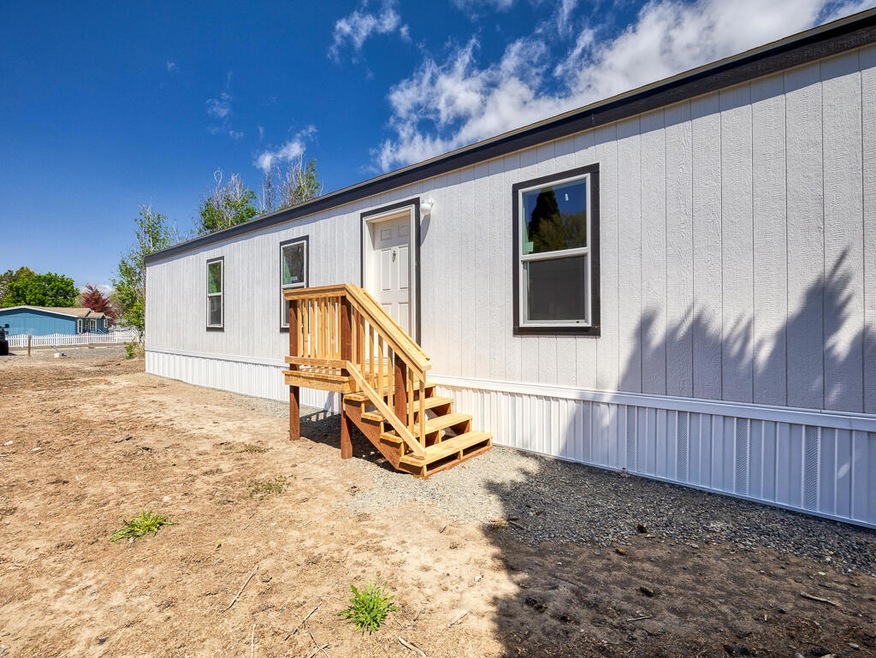 4647 Winter Ave unit SPC 82, Klamath Falls, OR 97603 - photo 1